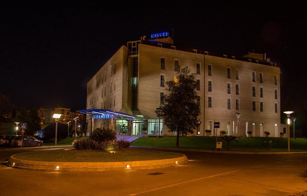 City Hotel Podgorica Exterior foto